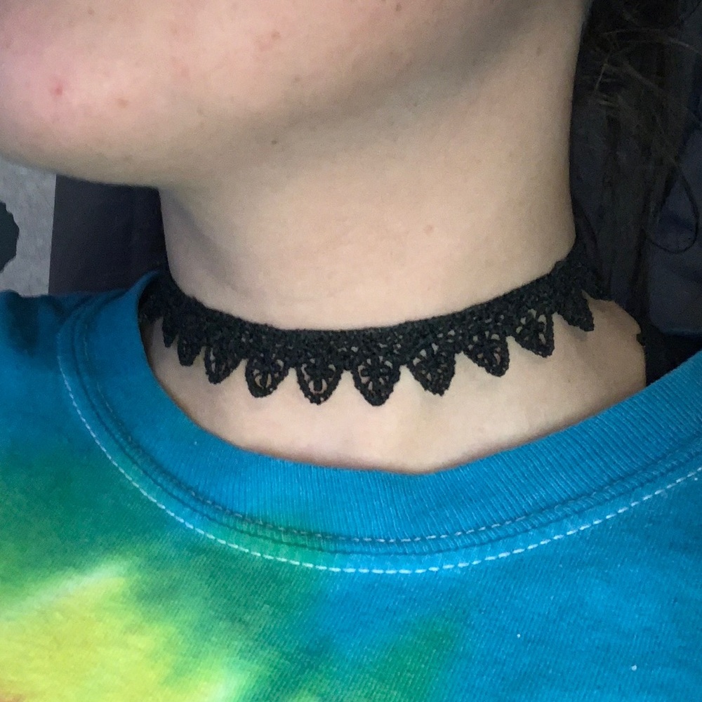 Lace Choker - Picture 2 of 2